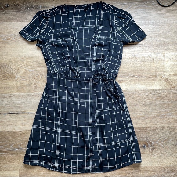 Forever 21 Dresses & Skirts - Black wrap dress